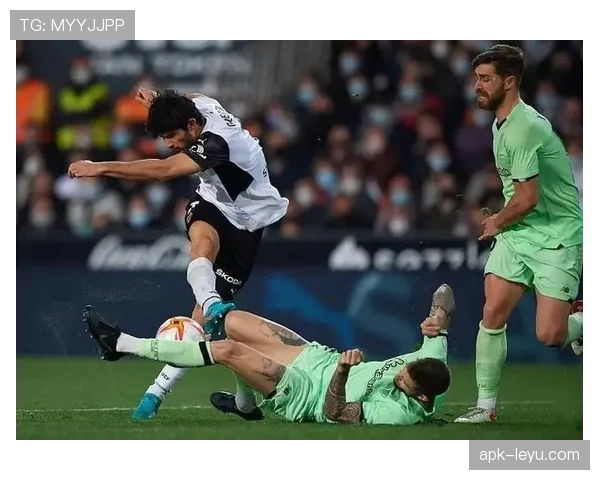 克罗斯再创助攻纪录，状态回暖助球队延续强势表现