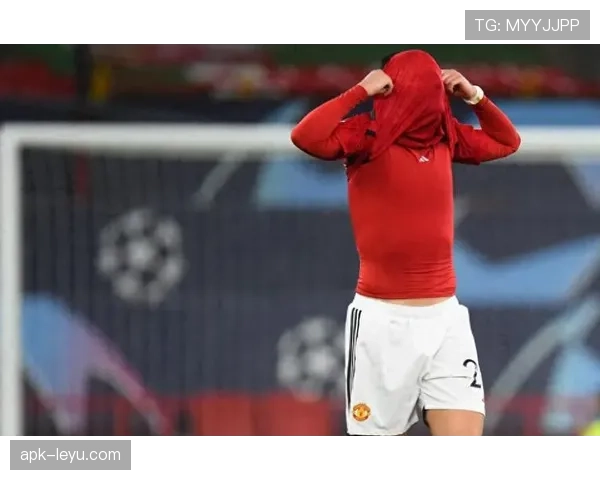 滕哈赫率队稳步前行，欧冠征程展现持续提升势头