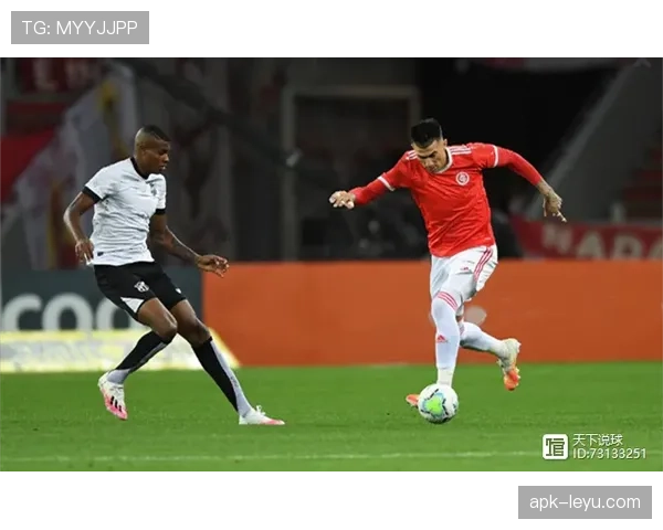 巴斯托尼后场指挥表现稳健，防守组织能力持续提升