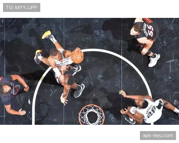 戈贝尔篮下保护提升球队防守效率明显拉开对手攻势