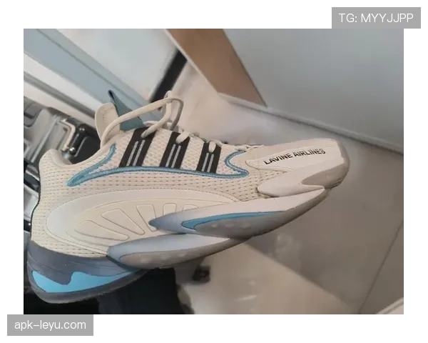 扎克拉文又双叒叕穿限量款球鞋训练了，这开销真不是一般人扛得住