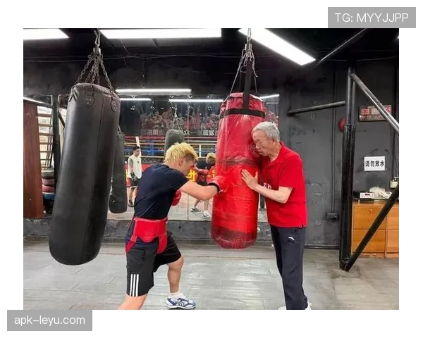 熊朝忠一身随意出门，结账那刻才知道冠军的钱不是盖的