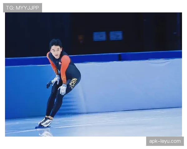 高亭宇训练完直接拎两袋冰块回家泡澡，这谁顶得住啊